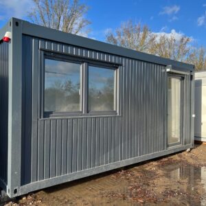 Bürocontainer 6,00 × 2,44 m – Glastür mit Elektrischer Rolllade