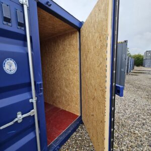 Ny isoleret 20 fods container i mørk blå – med Easy Lock på højre dør