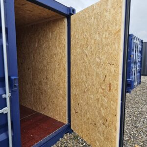 Ny isoleret 20 fods container i mørk blå – med Easy Lock på højre dør